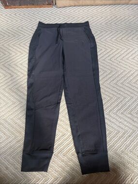 Athleta Headlands hybrid trek jogger size 4